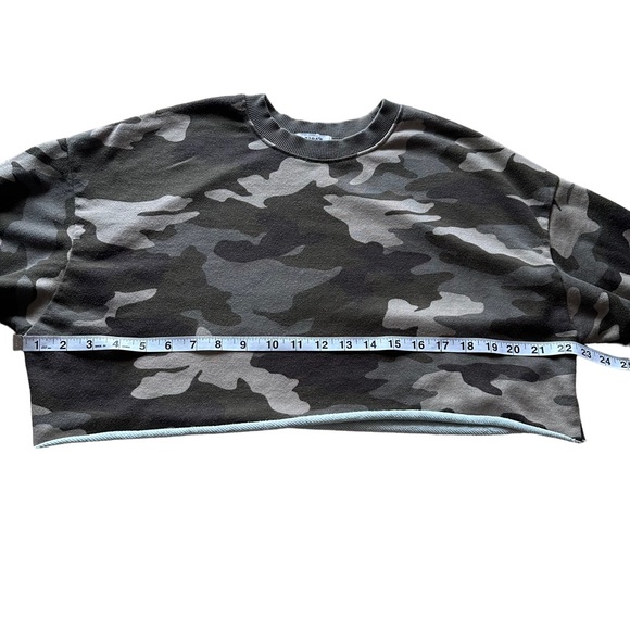Garage Women’s Camouflage Crop Sweatshirt Top Camp Green Sz Small - Picture 4 of 6